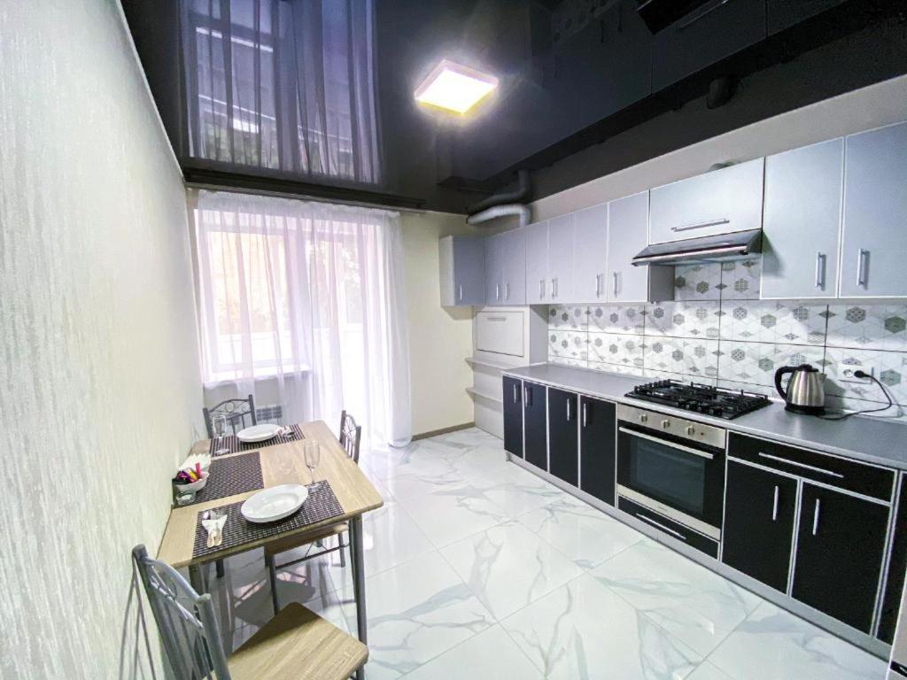 Apartpoltava 2 Окремі Кімнати, Новобудова, Два Великих Ліжка Центр, Корпусний Сад ภายนอก รูปภาพ